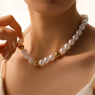 Gold pearl necklace